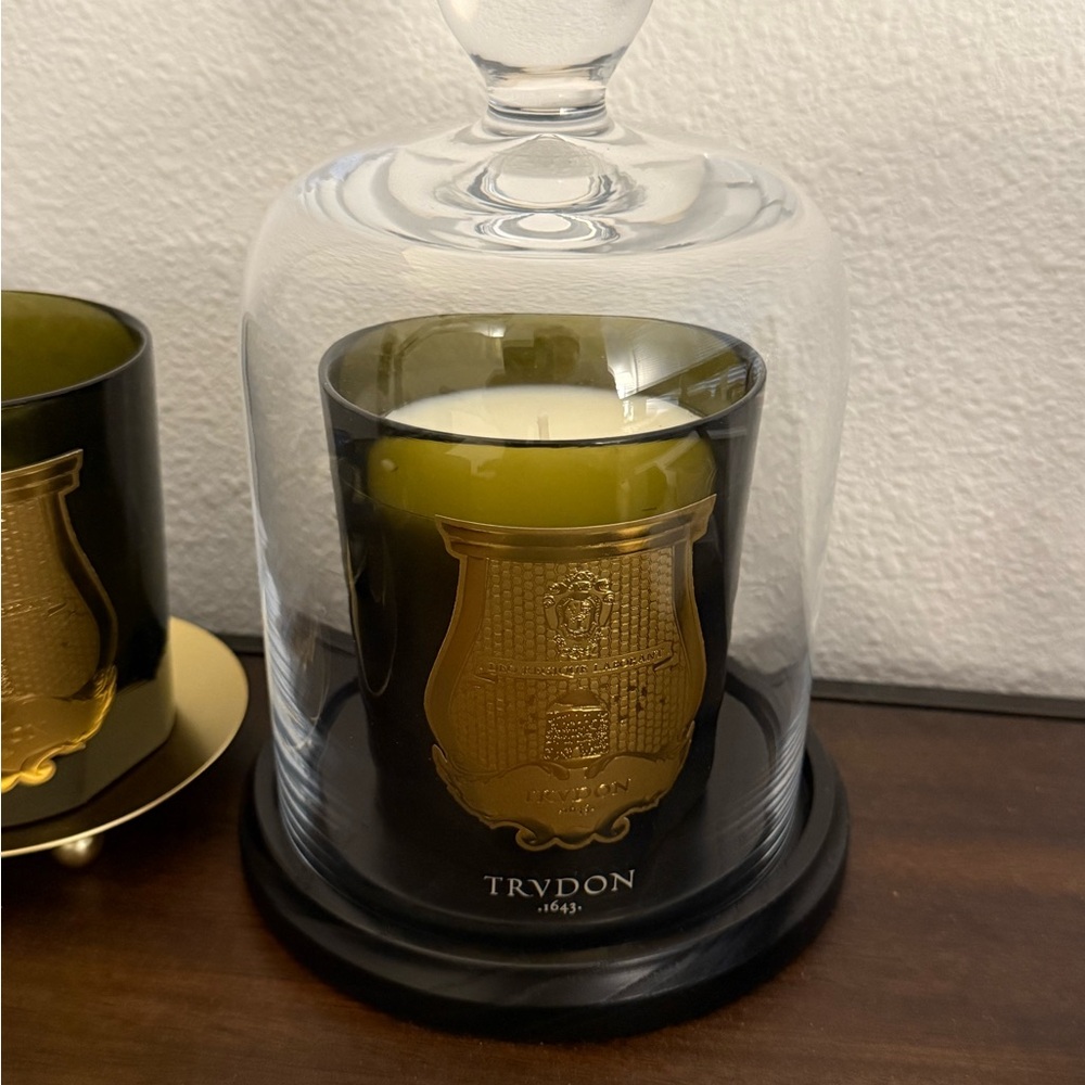TRVDON Black and Gold Scented Candle with Glass Dome